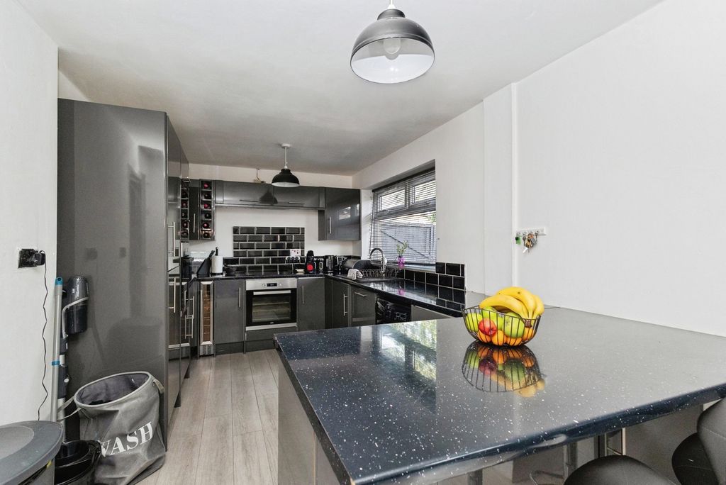 Property photo 3 of 17 Photo