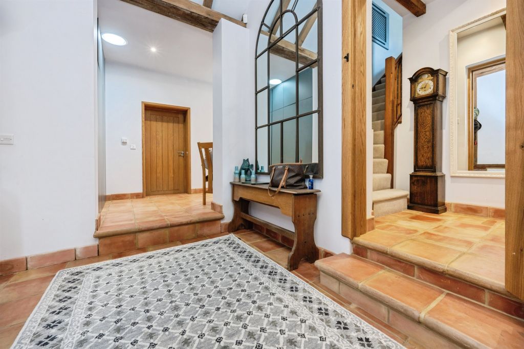 Property photo 2 of 33