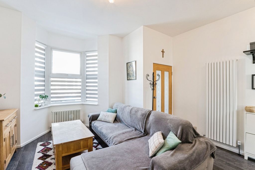 Property photo 3 of 17 Pbox-Img.Jpg