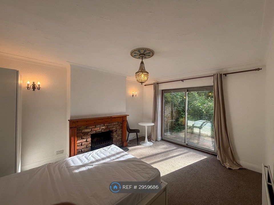 Property photo 1 of 2