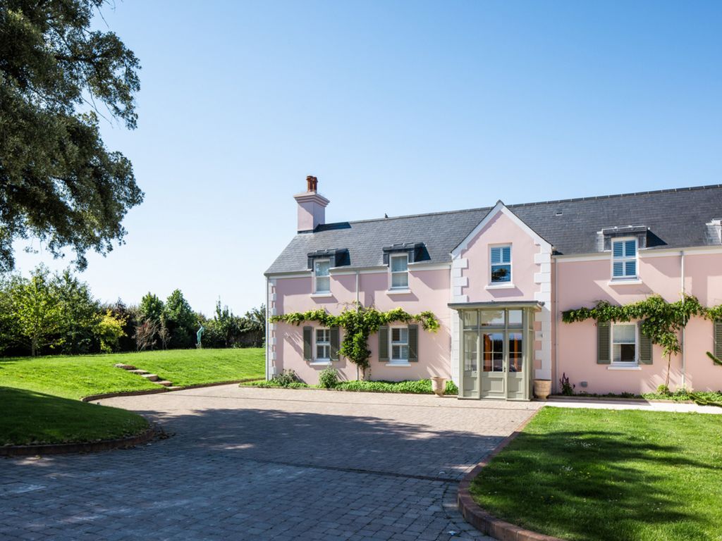 Property photo 1 of 20