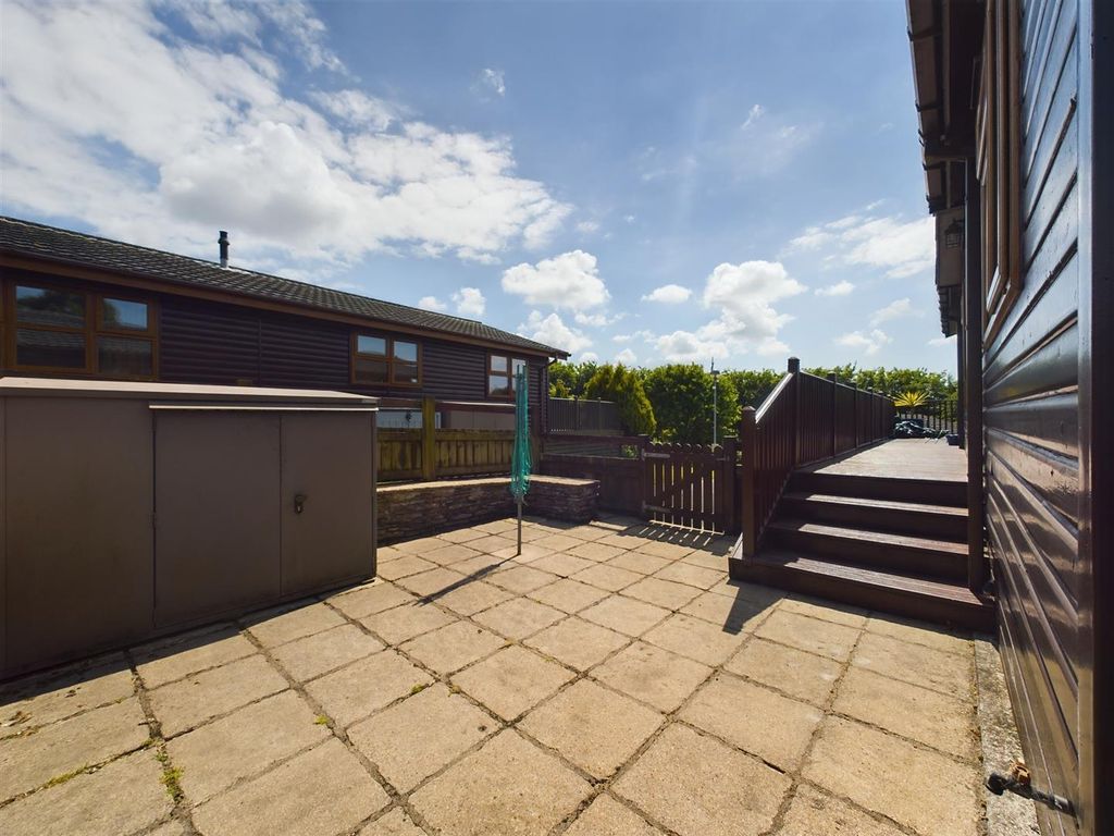 Property photo 3 of 14 Cam01381G0-Pr0128-Still027.Jpg