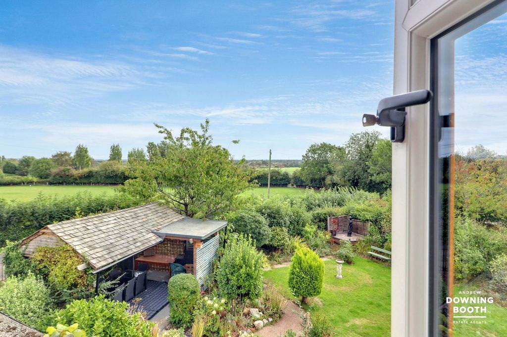 Property photo 2 of 33