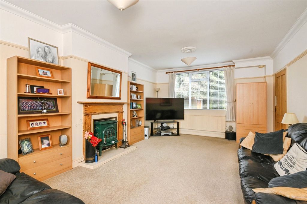 Property photo 2 of 25 Living Room