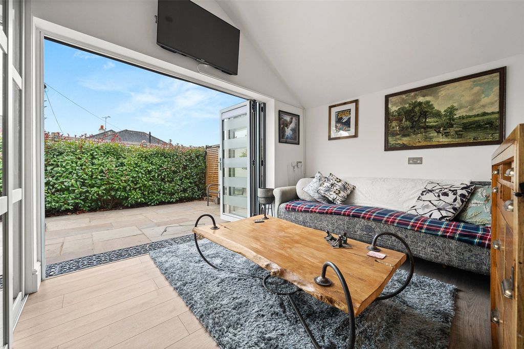 Property photo 2 of 17 Picture No. 20