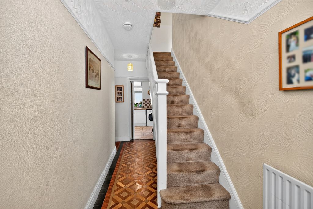 Property photo 3 of 33