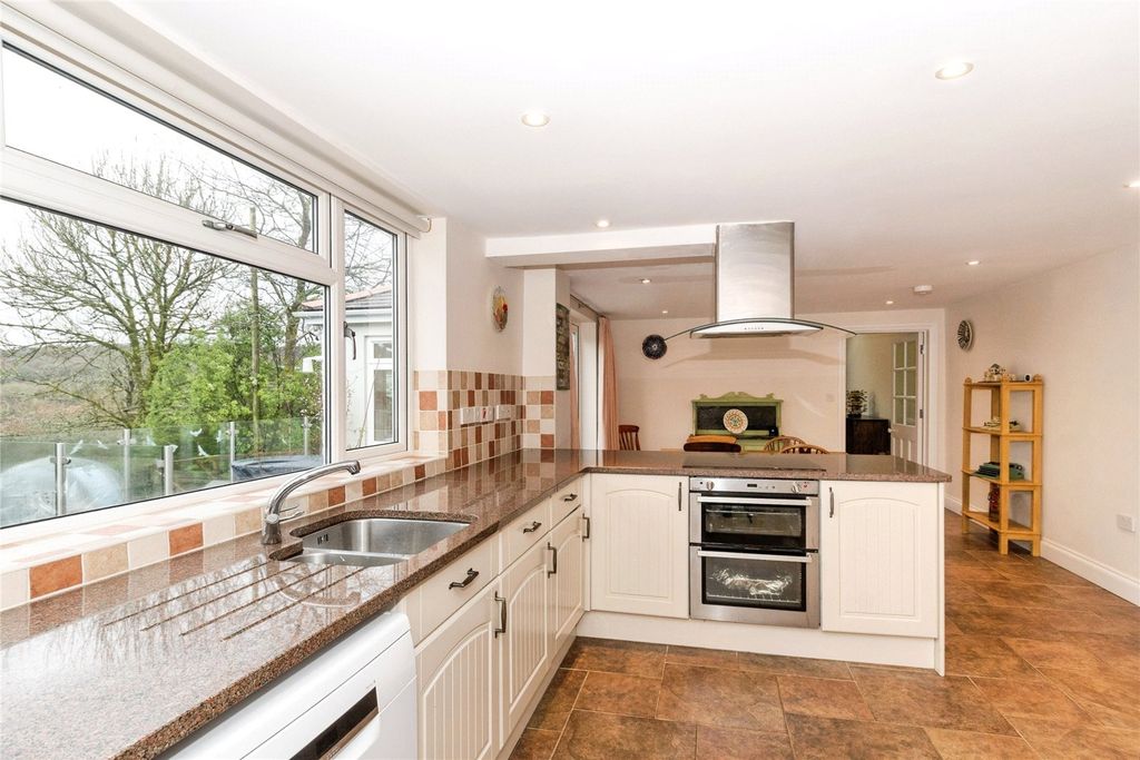 Property photo 2 of 23 Kitchen Diner