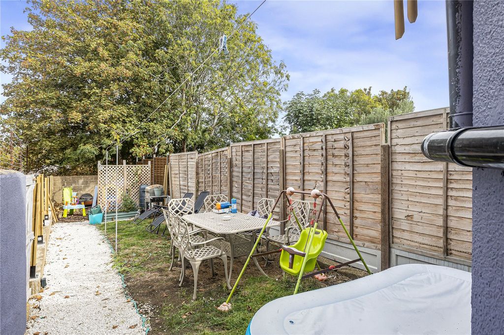 Property photo 2 of 16 Garden