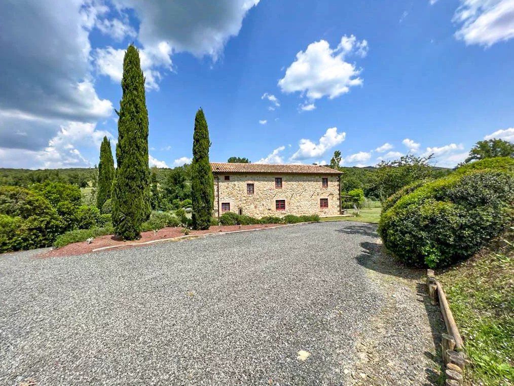 Property photo 2 of 27