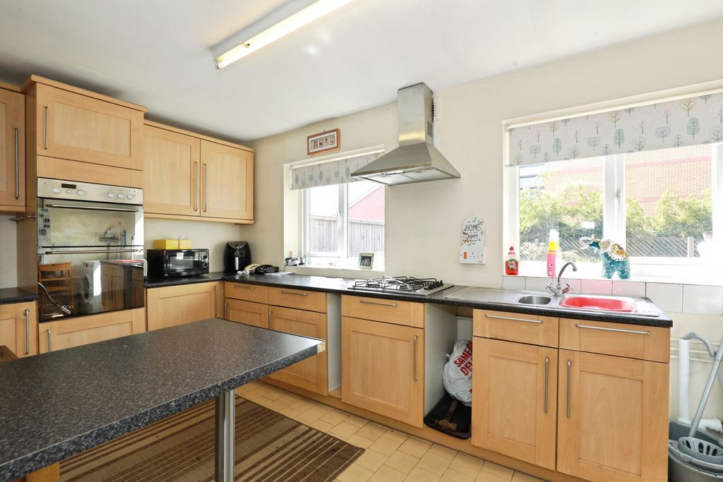 Property photo 3 of 20 Breakfast Kitchen