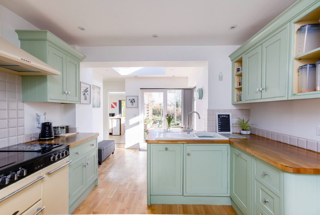 Property photo 3 of 33