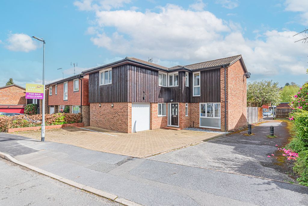 Property photo 1 of 19 Front Aspect