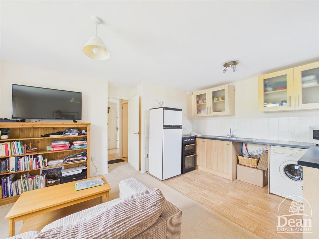 Property photo 2 of 6