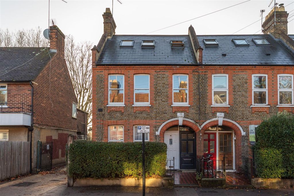 Property photo 1 of 33 Brettenham Road, E17