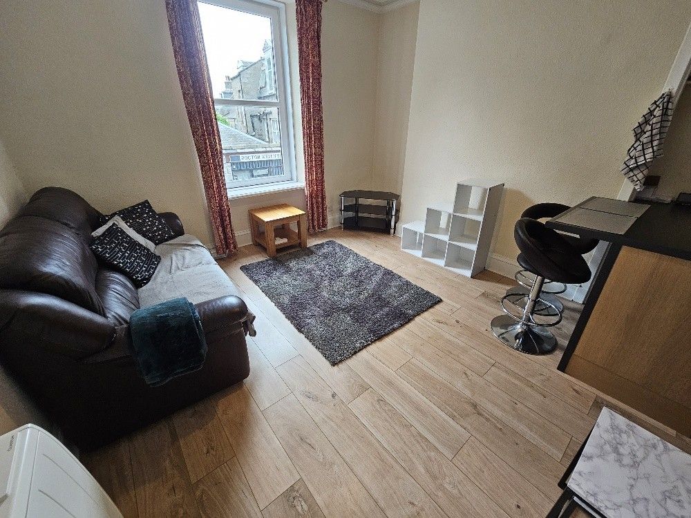 Property photo 1 of 8 Lounge 1