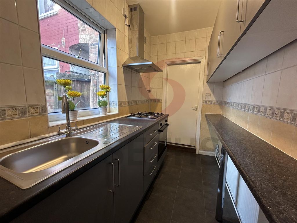 Property photo 2 of 21 Kitchen