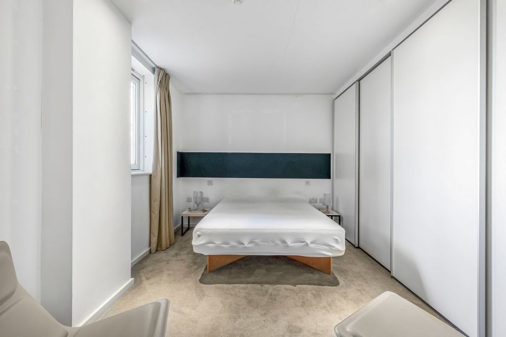 Property photo 2 of 11 Kfh_-_Wenlock_Buildi