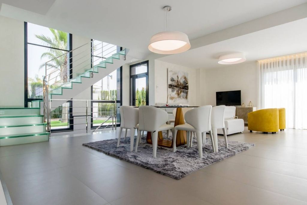 Property photo 2 of 34