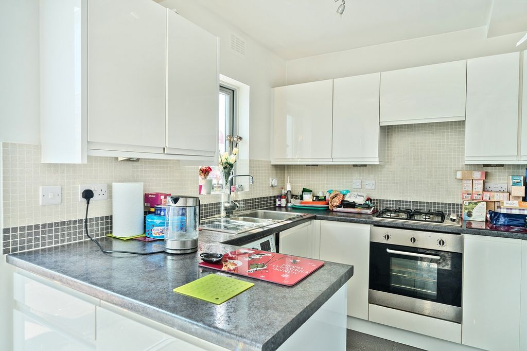 Property photo 3 of 20 Kitchen
