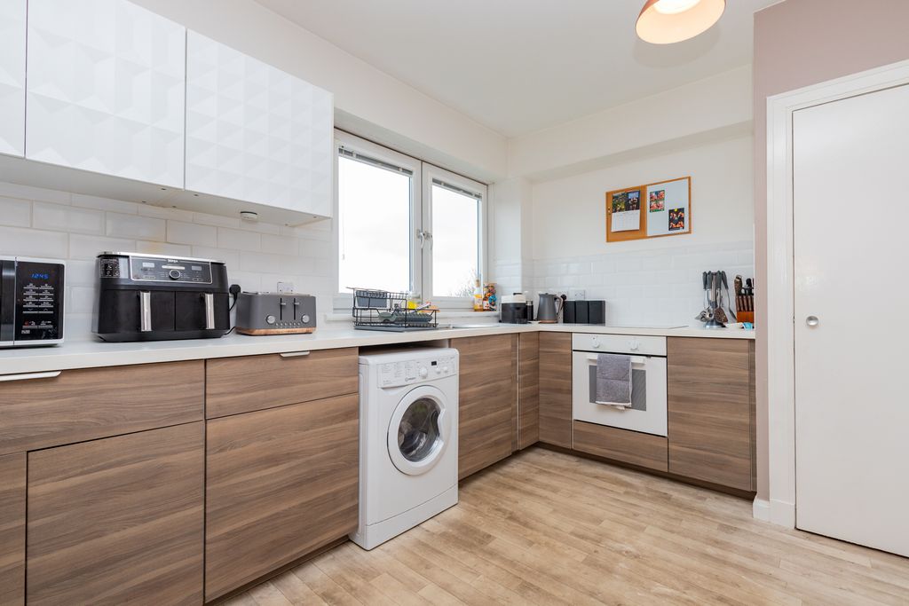 Property photo 3 of 27