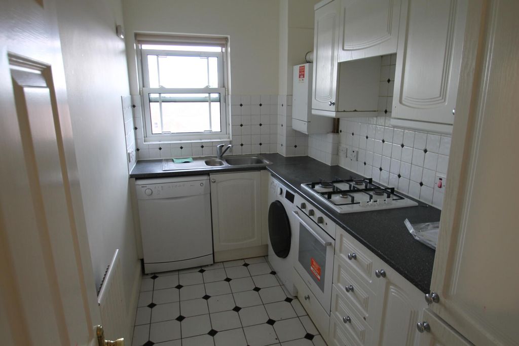 Property photo 3 of 9 Kitchen