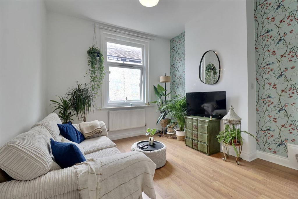 Property photo 1 of 17 C8Fae052-B565-45B4-8Dee-99F1325E34B6_1_201_A.Jpeg