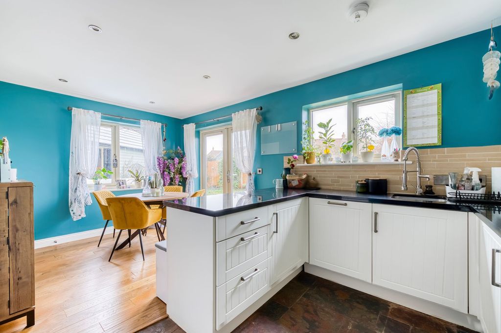 Property photo 2 of 23