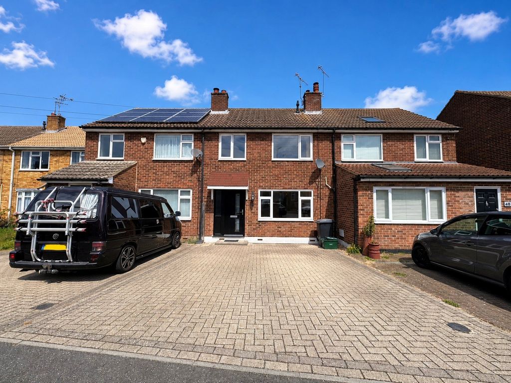 Property photo 1 of 13 Meadgate Avenue, Chelmsford, CM2 7Nw