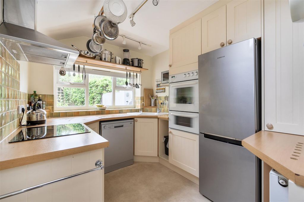 Property photo 3 of 16 Kitchen