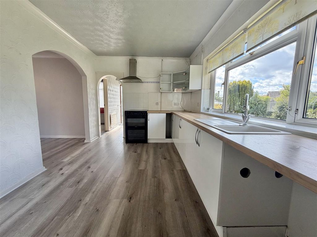 Property photo 2 of 19 Kitchen