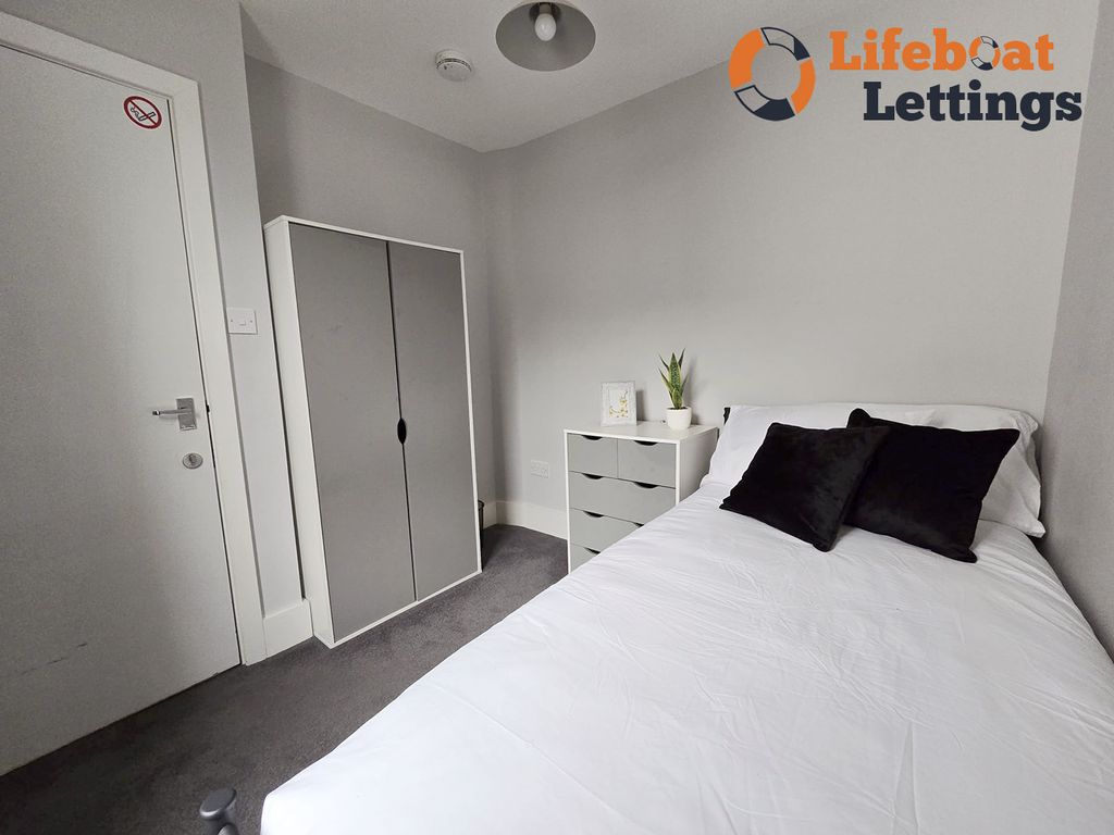 Property photo 2 of 8 Bedroom 2B