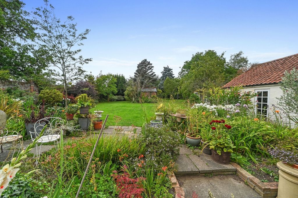 Property photo 3 of 18 4639022