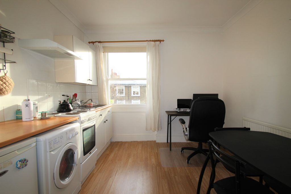 Property photo 3 of 7 Photo 5