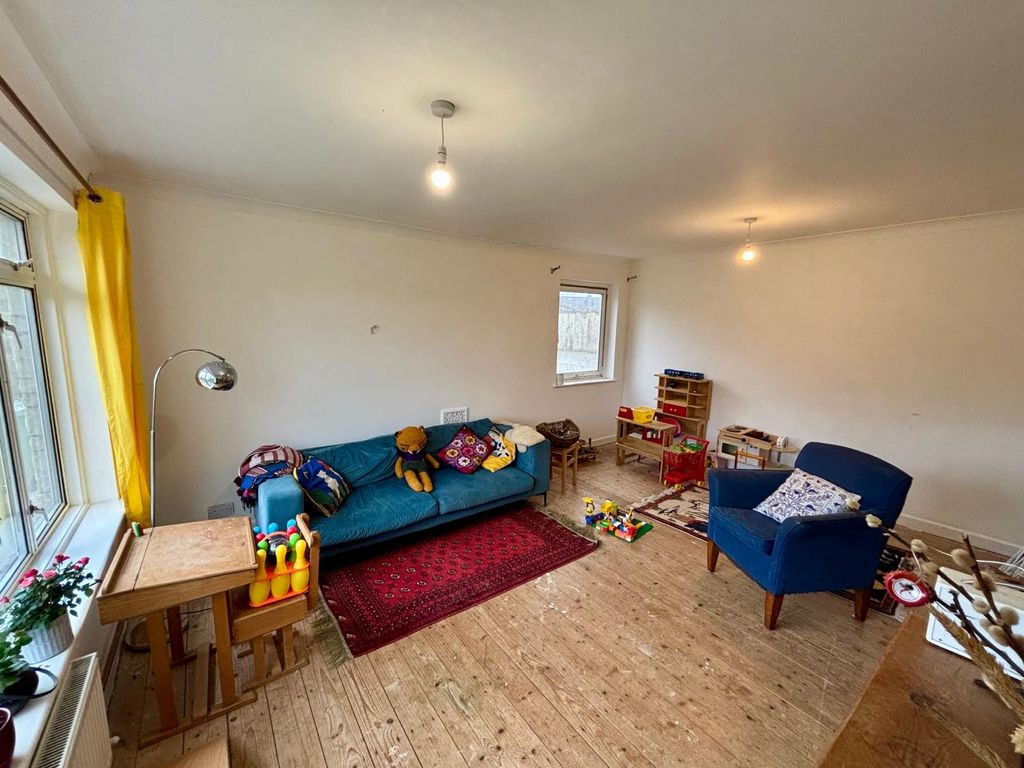 Property photo 3 of 11