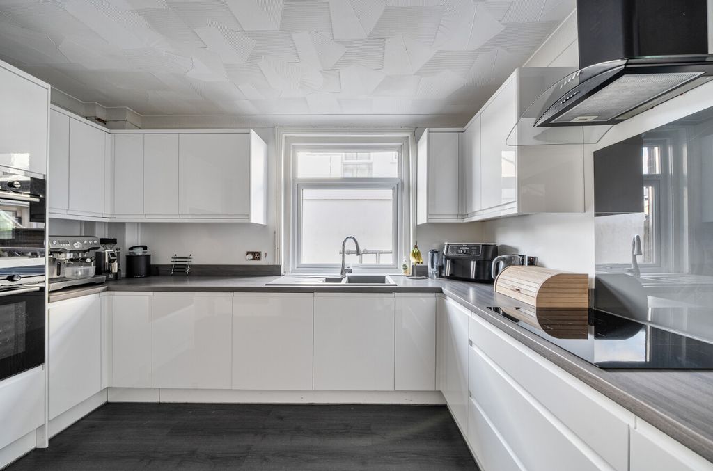 Property photo 3 of 16 1401753-23-697A3E...