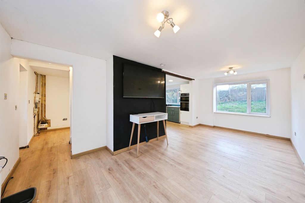 Property photo 3 of 41