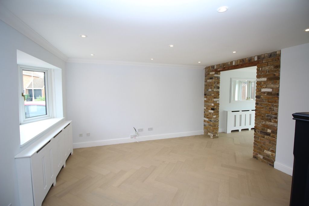 Property photo 2 of 11 Lounge View 2