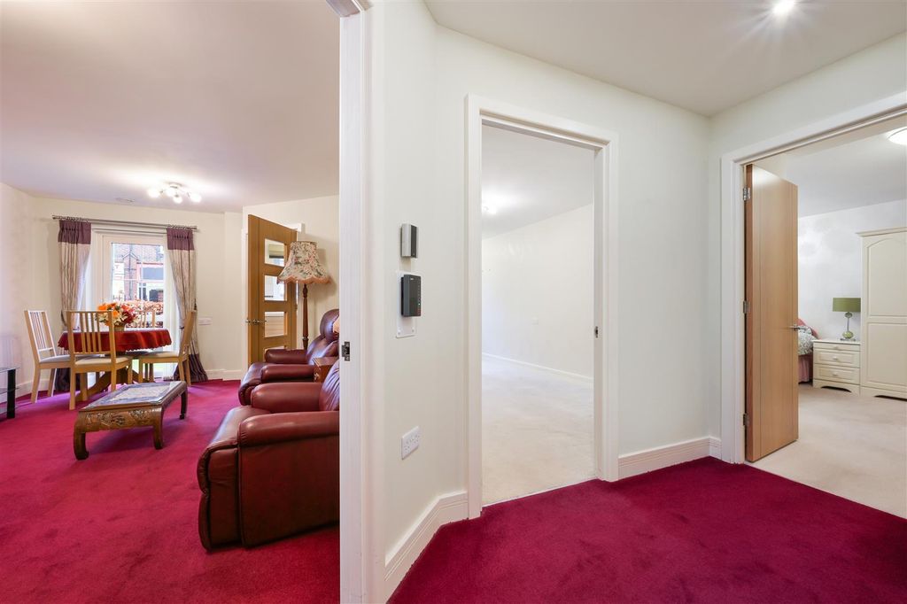 Property photo 3 of 16 Wellington Court