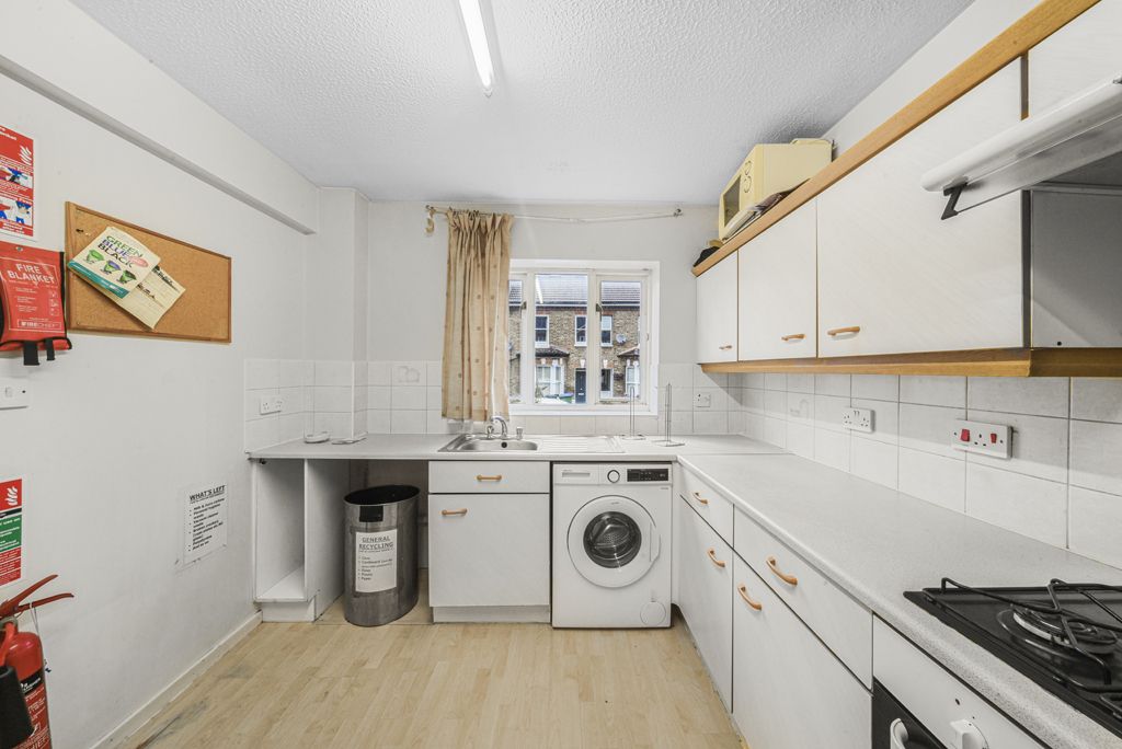 Property photo 3 of 13 Picture No. 14