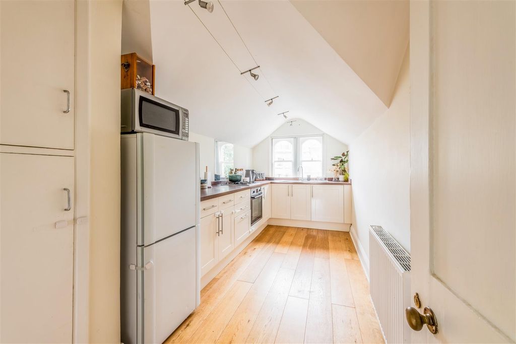 Property photo 3 of 19 Flat 5, 36 Wilbury Road-2.Jpg