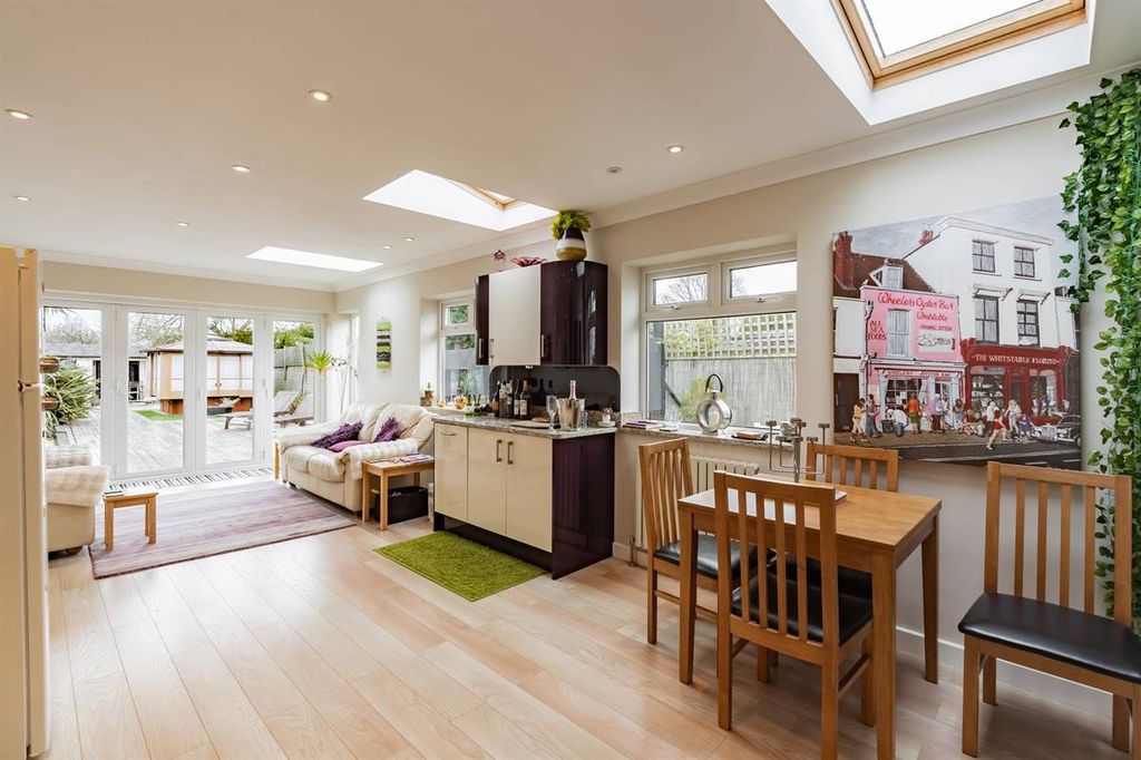 Property photo 2 of 31