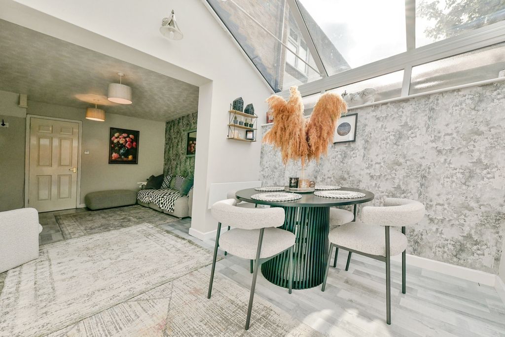Property photo 3 of 19 Consevatory