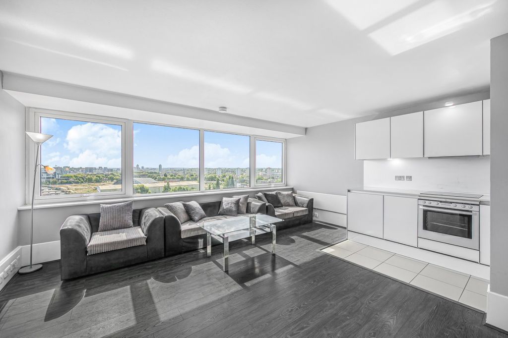 Property photo 3 of 14