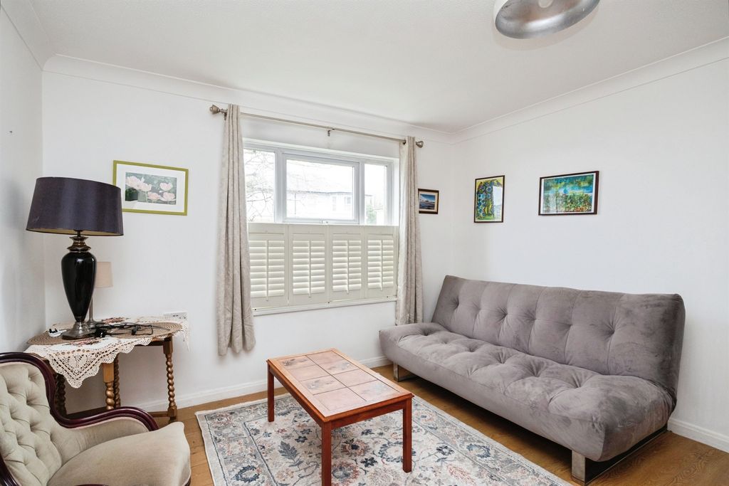 Property photo 3 of 12