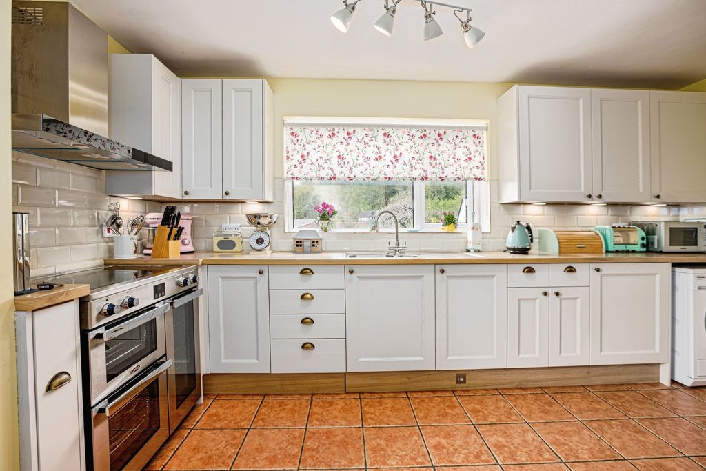 Additional image 5 of 3 bed semi-detached house for salePenygarreg Close, Pant, Oswestry, Shropshire SY10