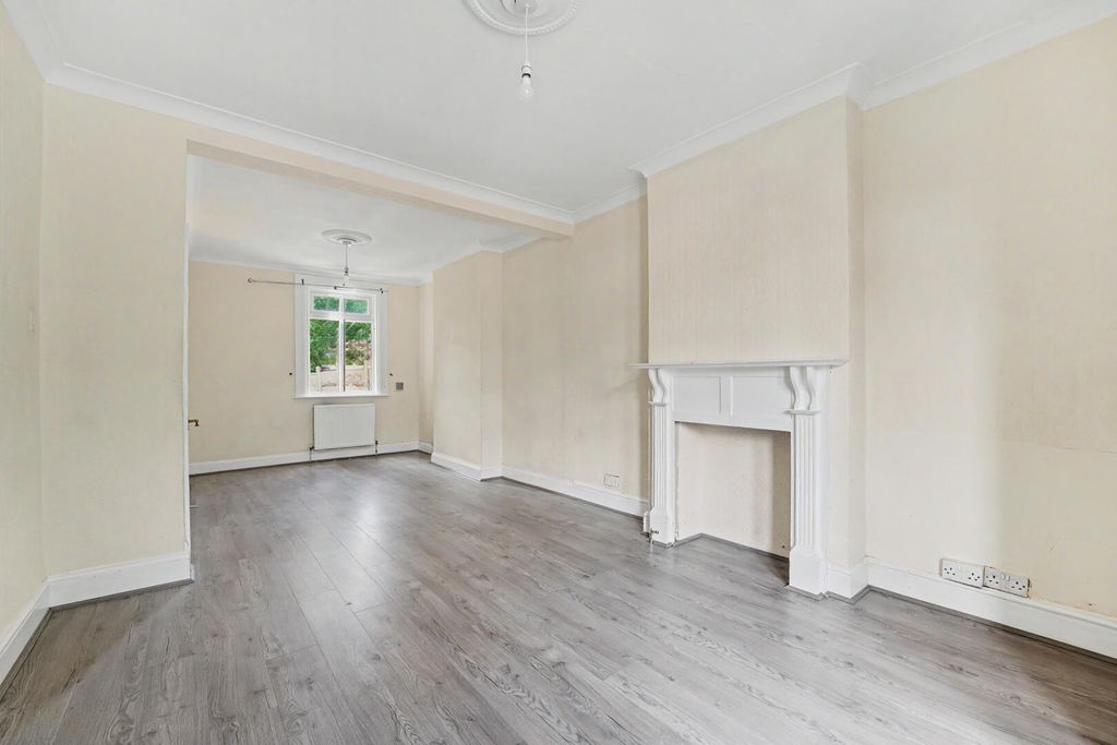 Property photo 3 of 19 Living Room