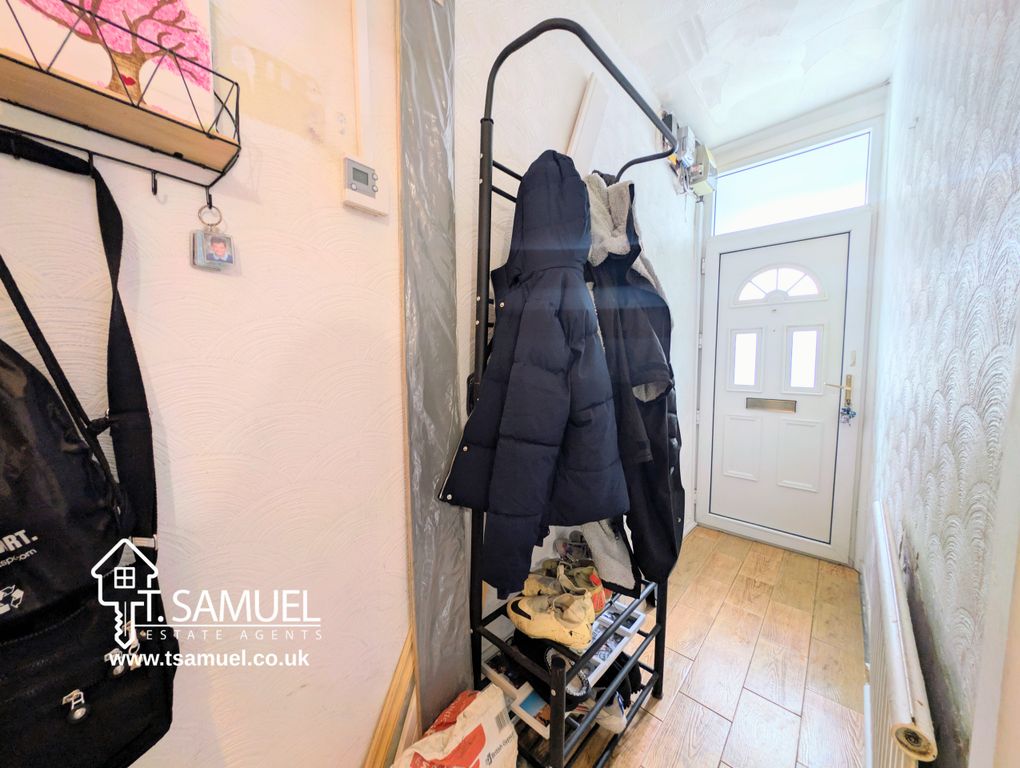 Property photo 2 of 22 Hallway