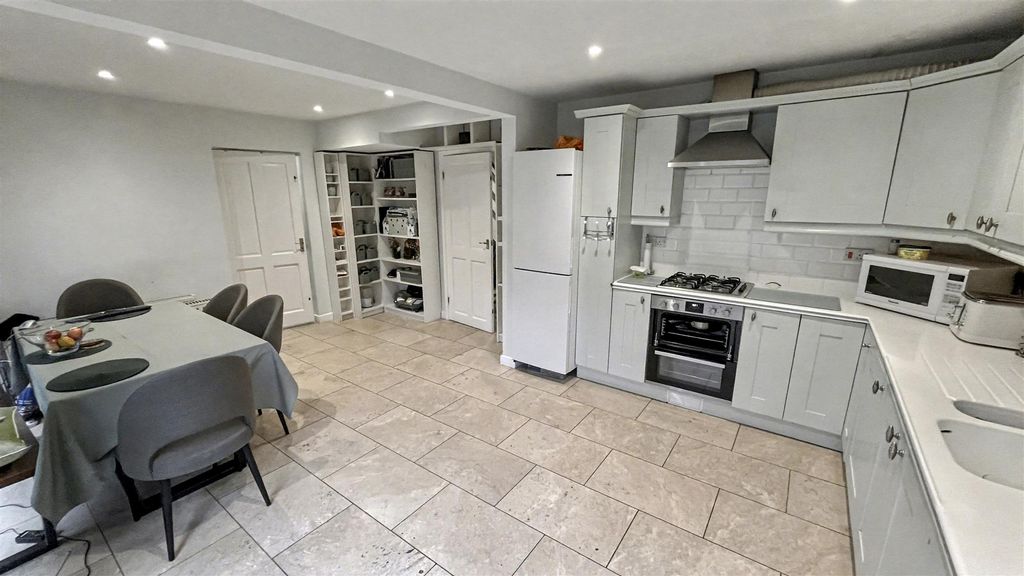 Property photo 3 of 16 Kitchen/Dining Room