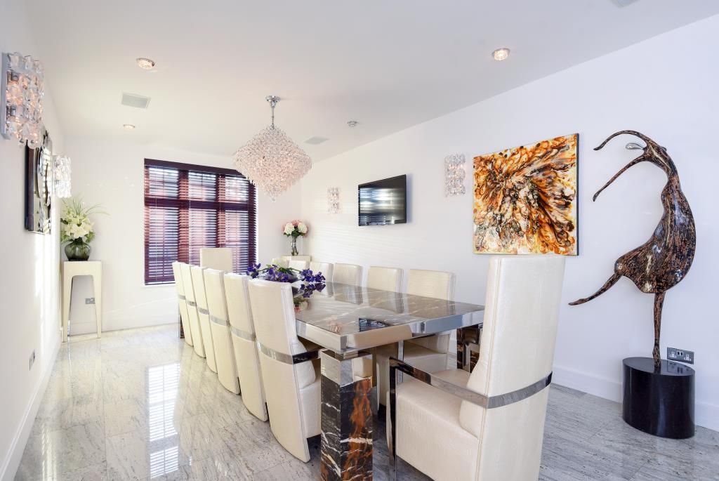 Property photo 3 of 14 Dining Room