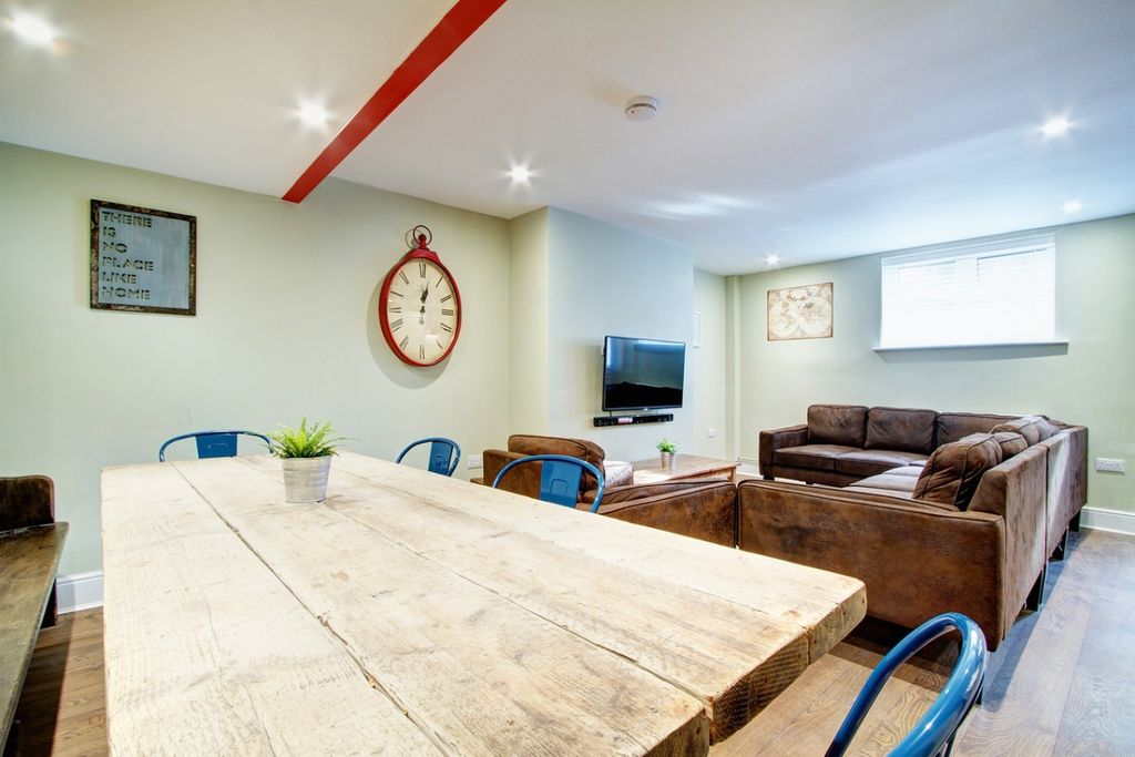 Property photo 1 of 8 Photo 0